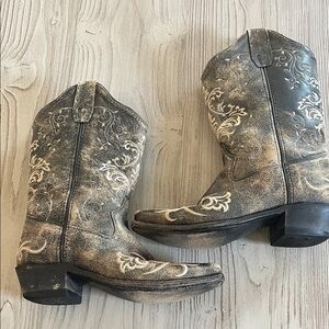 Old West Black Distressed Embroidered Western Heeled Boots Womens size 6